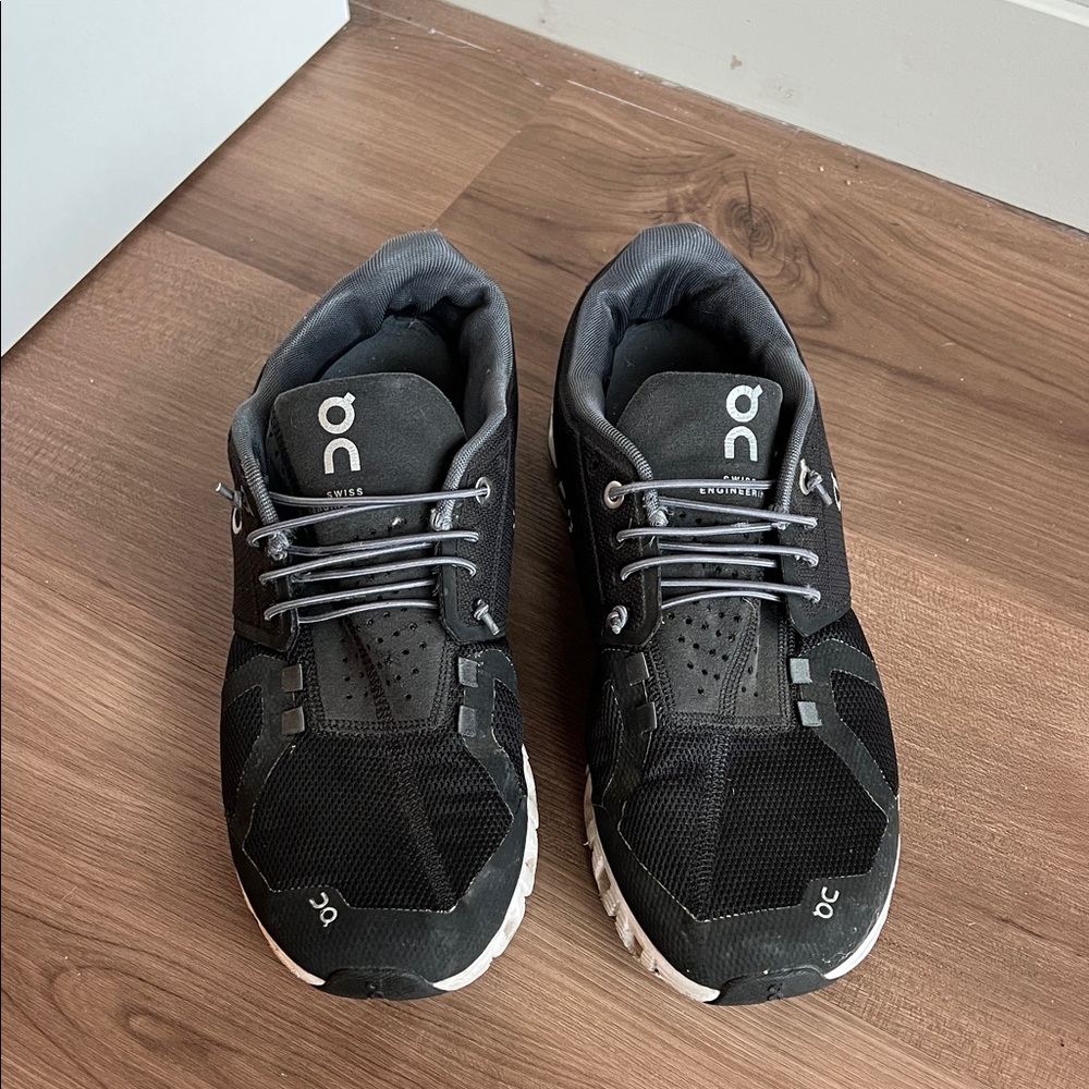 On Men's Black and White Athletic Shoes